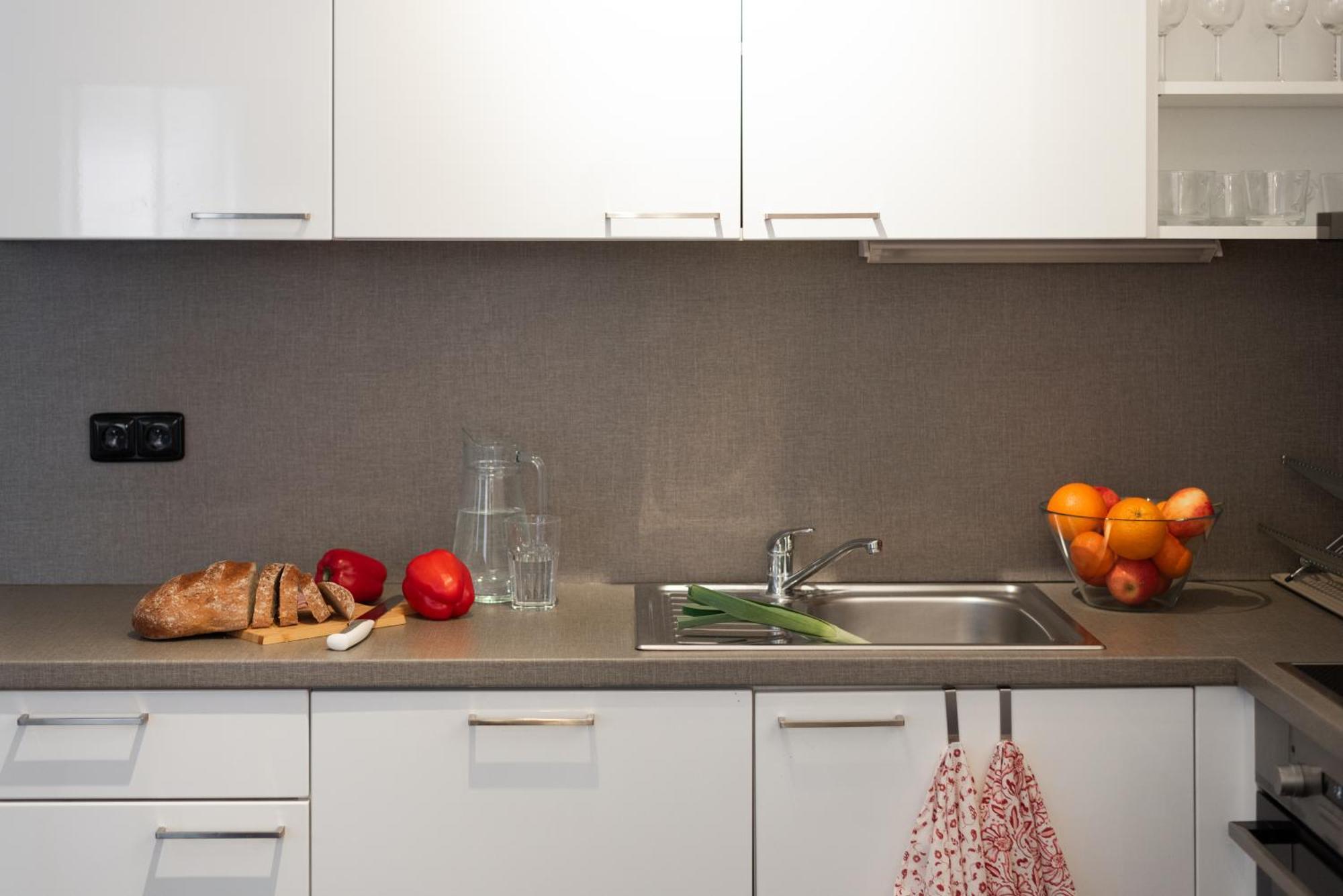 Spacious Apartments Near Karlin Square Praga Exterior foto