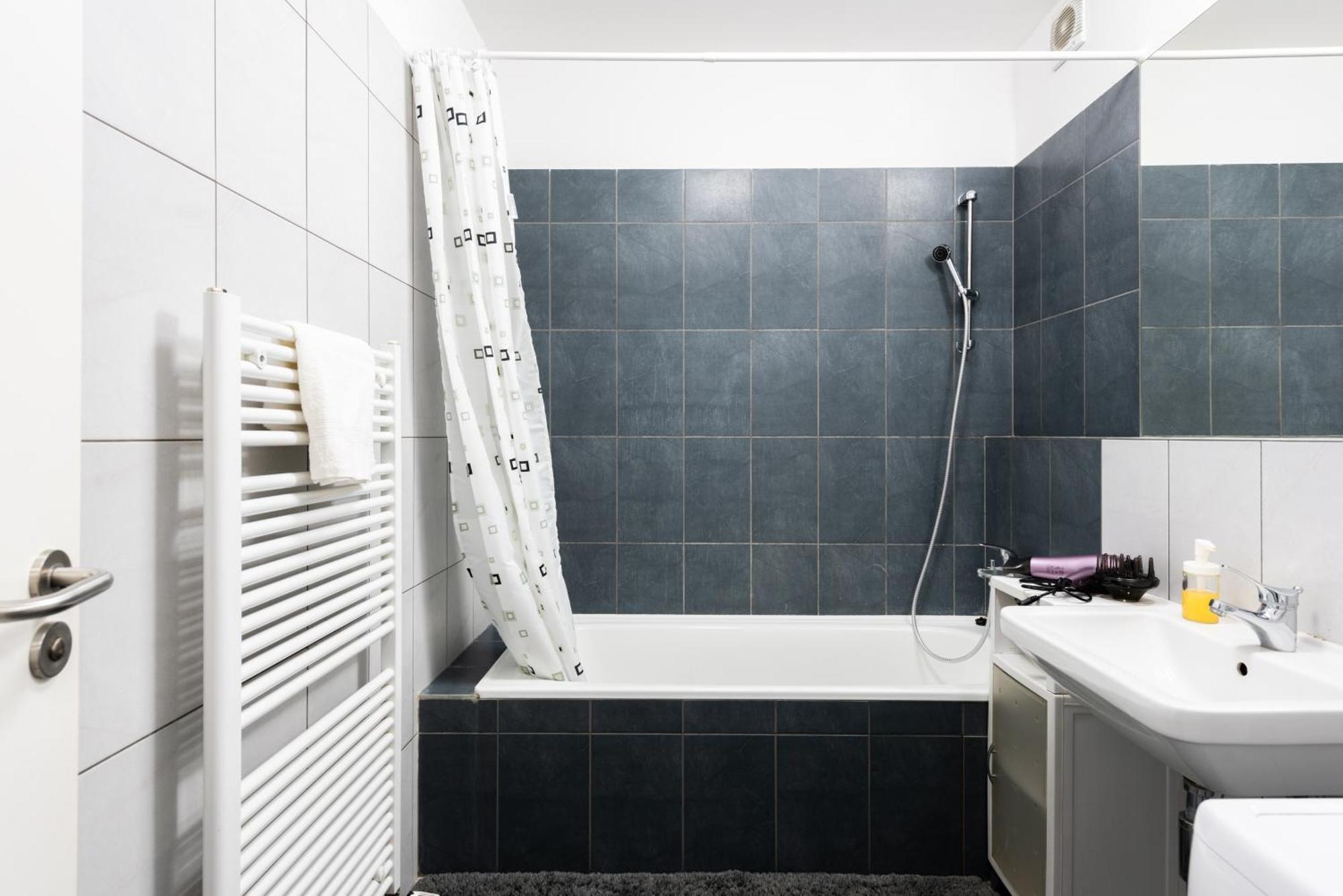 Spacious Apartments Near Karlin Square Praga Exterior foto