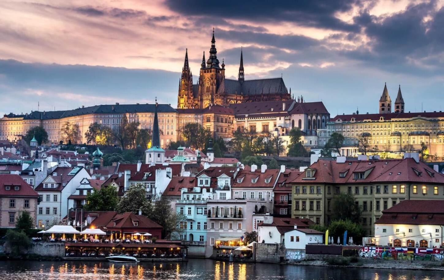 Spacious Apartments Near Karlin Square Praga Exterior foto