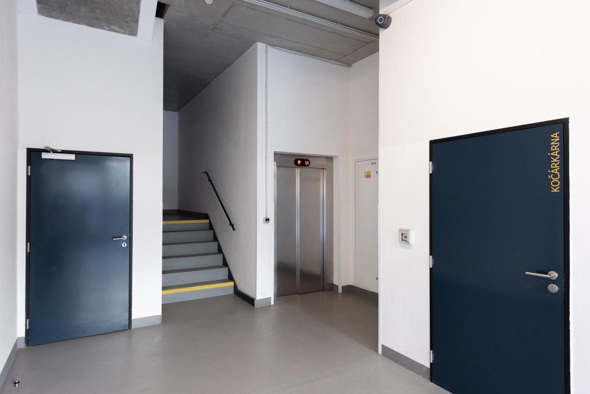 Spacious Apartments Near Karlin Square Praga Exterior foto
